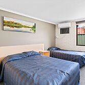 Morayfield Tavern & Motel