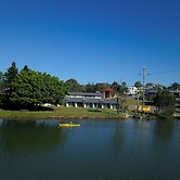 Hibiscus Lakeside Motel