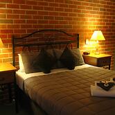 Poachers Paradise Motel