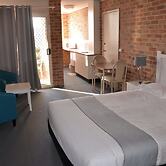 Lake Haven Motor Inn & Palms Restaurant