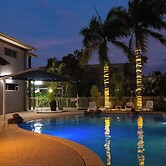 Mayfair Motel Emerald