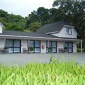 Camellia Court Motel