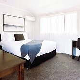 Aquarius Motor Inn
