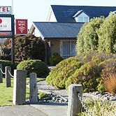 Admiral Court Motel & Apartments