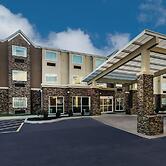 La Quinta Inn & Suites by Wyndham Collinsville - St. Louis