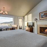 The Waves/The Argonauta Inn/The White Heron Lodge