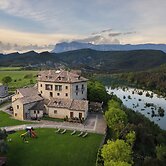 Casas Pirineo Aínsa: Historic Palace & Garden