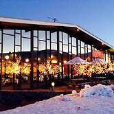 Man From Snowy River Hotel