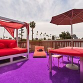 Beverly Hills Modern Guesthouse