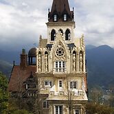 The Old England Manor