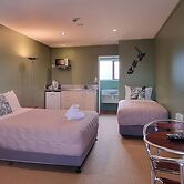 Canoe Safaris Lodge