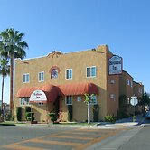 Holland Inn and Suites