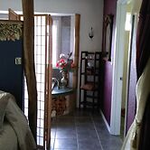 Aloha Crater Lodge and Lava Tube