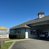 Sunset Oceanfront Lodging