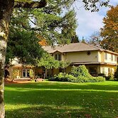 Cedar Wood Lodge B&B