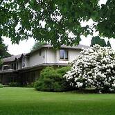 Cedar Wood Lodge B&B