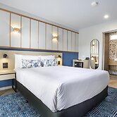 Nightcap at Queens Beach Hotel