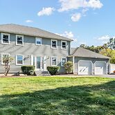 Spacious Oxford Home w/ Pool - 4 Mi to Lake!