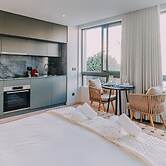 RUAH Apartments by LovelyStay