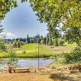 Chehalis Getaway w/ Golf Course View + Fire Pit!