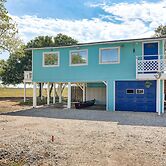 Pet-friendly Freeport Vacation Rental w/ Deck!