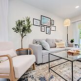 Charming Florida Beach Home w King Bed Patio