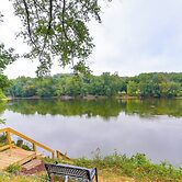 Peaceful Riverfront Retreat w/ Yoga & Art Studio!