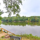 Peaceful Riverfront Retreat w/ Yoga & Art Studio!