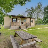 Near Parks & Lakes: Pet-friendly Winnie Cottage