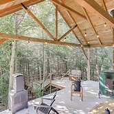 Peaceful Whitley City Cabin on 10 Wooded Acres!