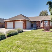 6 Mi to Dtwn Yakima: Central Washington Home