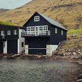 Dahlastova | Stunning Boathouse | Bay View | 3Br