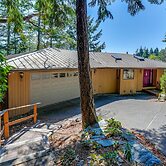Serene La Conner Retreat w/ Fireplace & Deck!