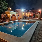 Espectacular casona con alberca y jardines