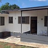 Healing 3-bed Retreat - Sleeps 3, Hot Tub & Pool