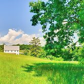 Timeless Hillsville Farmhouse: Blue Ridge Parkway!