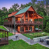 Murphy Cabin w/ Hot Tub, Fire Pit & Mountain Views