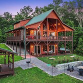 Murphy Cabin w/ Hot Tub, Fire Pit & Mountain Views
