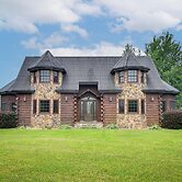 Peaceful Raphine Cottage w/ Deck & Fireplace!
