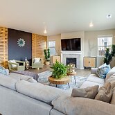 Furnished Patio & Fire Pit: Bremerton Home!