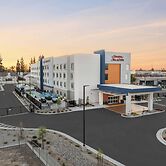 Hampton Inn & Suites Bakersfield Central