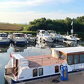 Budget Apartments at Niderviller Harbor by Kuhnle-Tours