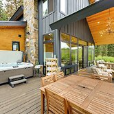 Modern Turnerville Cabin w/ Hot Tub & Scenic Views