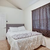 Salem Getaway w/ Hot Tub Near Parks & Boating!