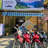 Frontier Hostel & Tours