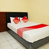 OYO 93136 Hotel Santo Djaya 2