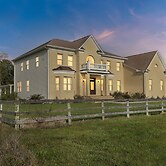 Bull Run Estate: Luxury Retreat W/ Scenic Views 6 Bedroom Home by RedA