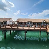 Alpine LXPD Full Seaview Water Chalet