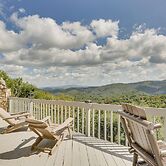 Blowing Rock Home w/ Hot Tub & Mountain-view Deck!