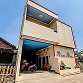 OYO 92594 Raja Ratu HomestayNearSolo Safari